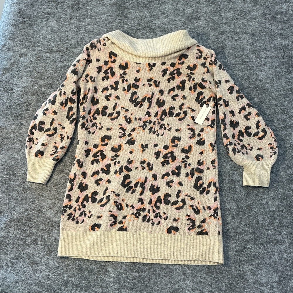 Anthropologie Leopard Print Feminine Turtleneck Tunic Sweater Size M